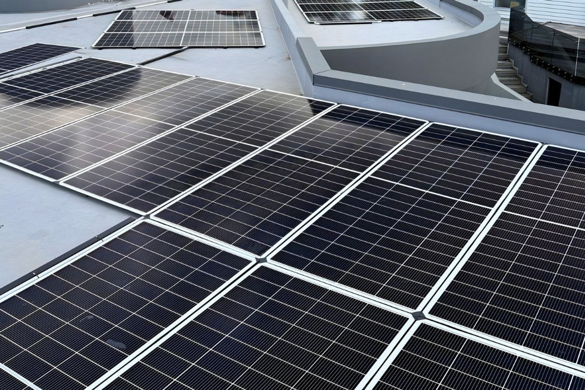 This Auckland Home Went All Out with A 52 Solar Panel System