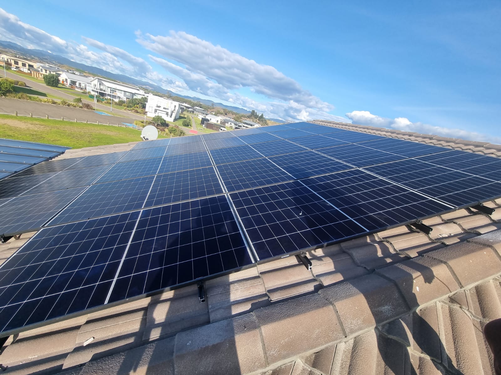 Bay of Plenty Home Goes Solar with a 10.45kW LONGi & PylonTech Battery System